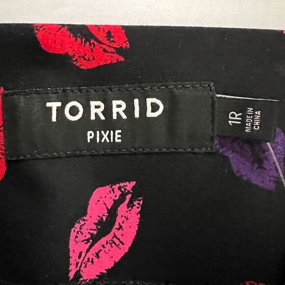 Torrid Lip Print Pixie Pant - Picture 7 of 13